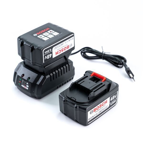 Аккумуляторная бесщеточная пила Bosch UniversalChain 48 (48V 6Ah) АКБ цепная пила Бош 30см с подачей смазки 48281 фото